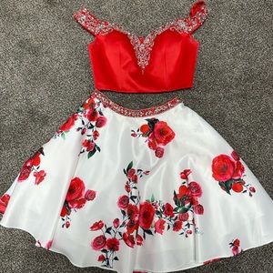 Splash two piece hoco dress, size 4, small stain, wore twice